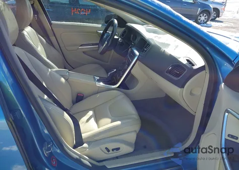 2014 Volvo S60 T5 z USA, uszkodzony, nr VIN YV1612FS4E2294150